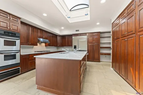 $1,195,000 | 14 Stone's Throw Drive, Baton Rouge, LA 70809