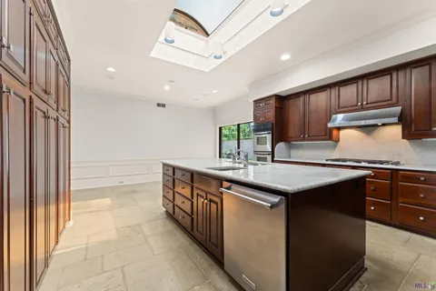 $1,195,000 | 14 Stone's Throw Drive, Baton Rouge, LA 70809