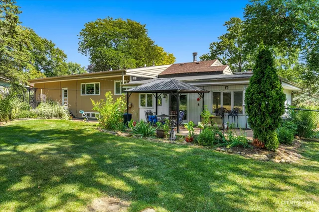 $469,900 | 1002 Bruce Drive, Elgin, IL 60120