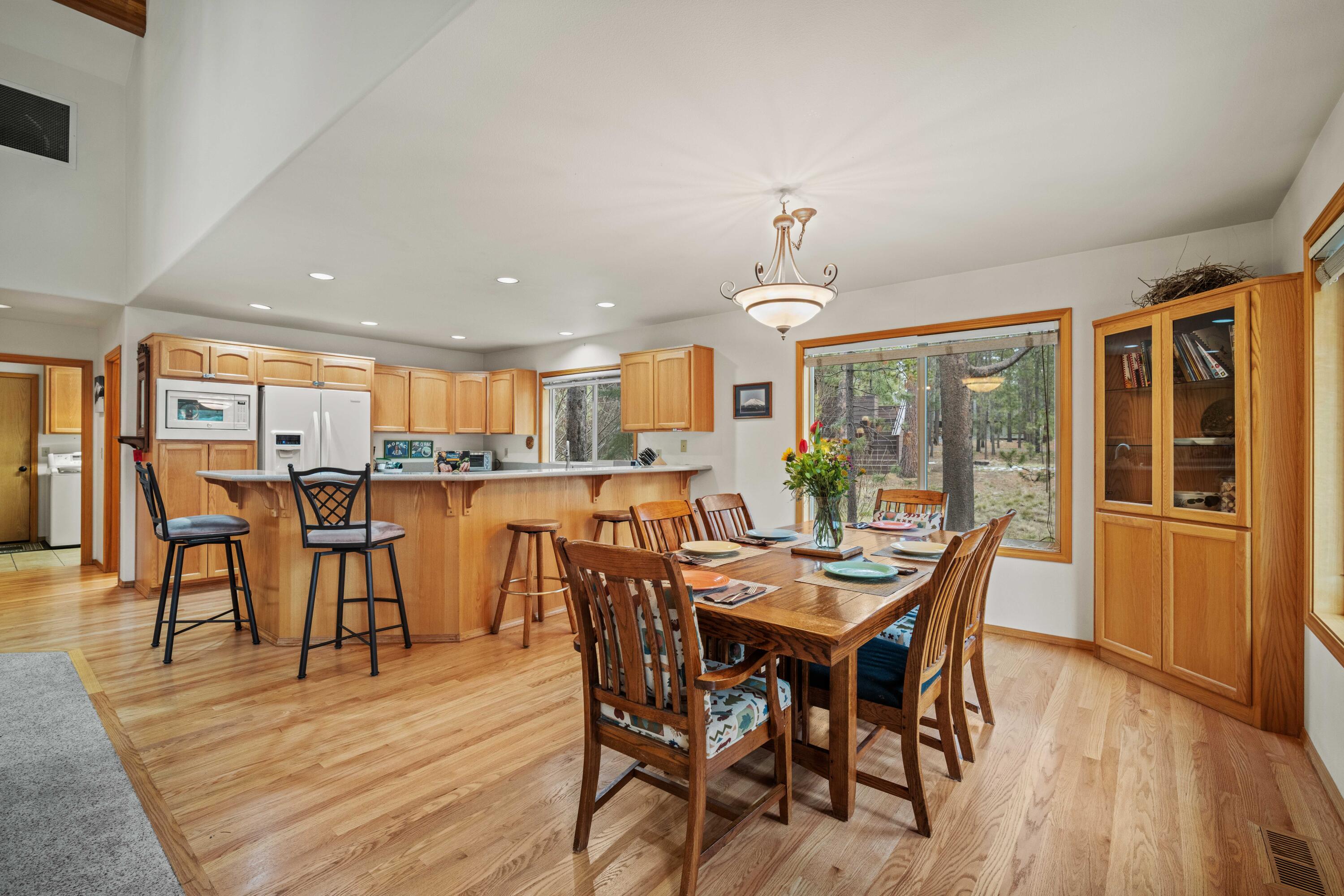 57655 Aspen Lane, Unit 2 Sunriver, OR 97707 - Photo 15 of 47 16 - Dining room with kitchen
