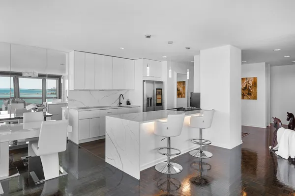 $624,999 | 860 North Lake Shore Drive, Unit 14K, Chicago, IL 60611