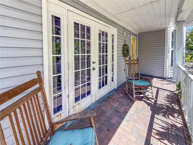 a view of entryway with a front door