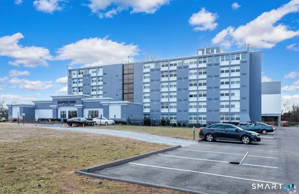 $1,975 | 225 Lordship Boulevard, Unit 1I, Stratford, CT 06615