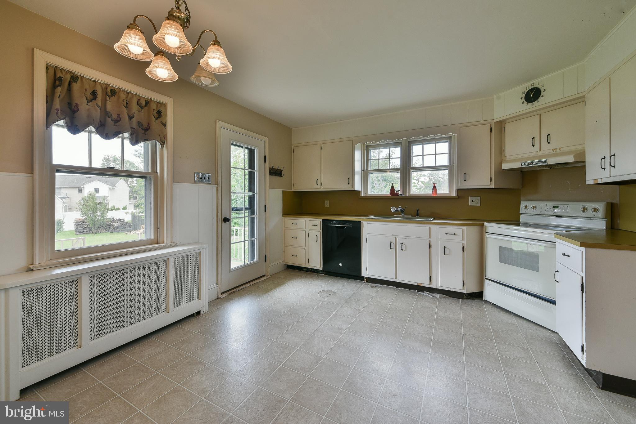 53 West Reliance Road Souderton, PA 18964 - Photo 8 of 24 Eat in Kitchen.