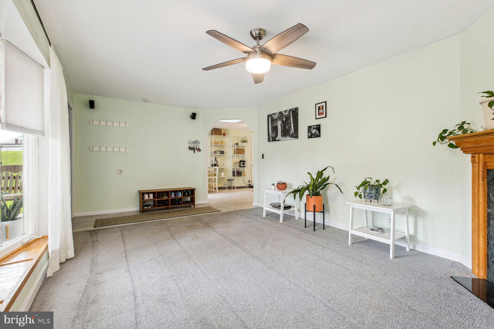 8112 Locust Avenue Rosedale, MD 21237 - Photo 8 of 29 Living Room