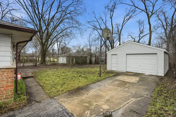 $139,900 | 245 Blackhawk Drive, Park Forest, IL 60466