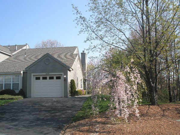 702 Ridgefield Circle, Unit D Clinton, MA 01510 - Photo 1 of 10 Gallery Image 1