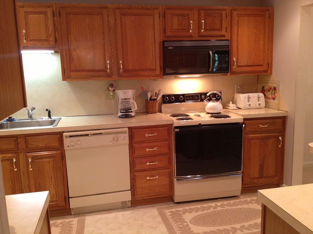 702 Ridgefield Circle, Unit D Clinton, MA 01510 - Photo 2 of 10 Gallery Image 2