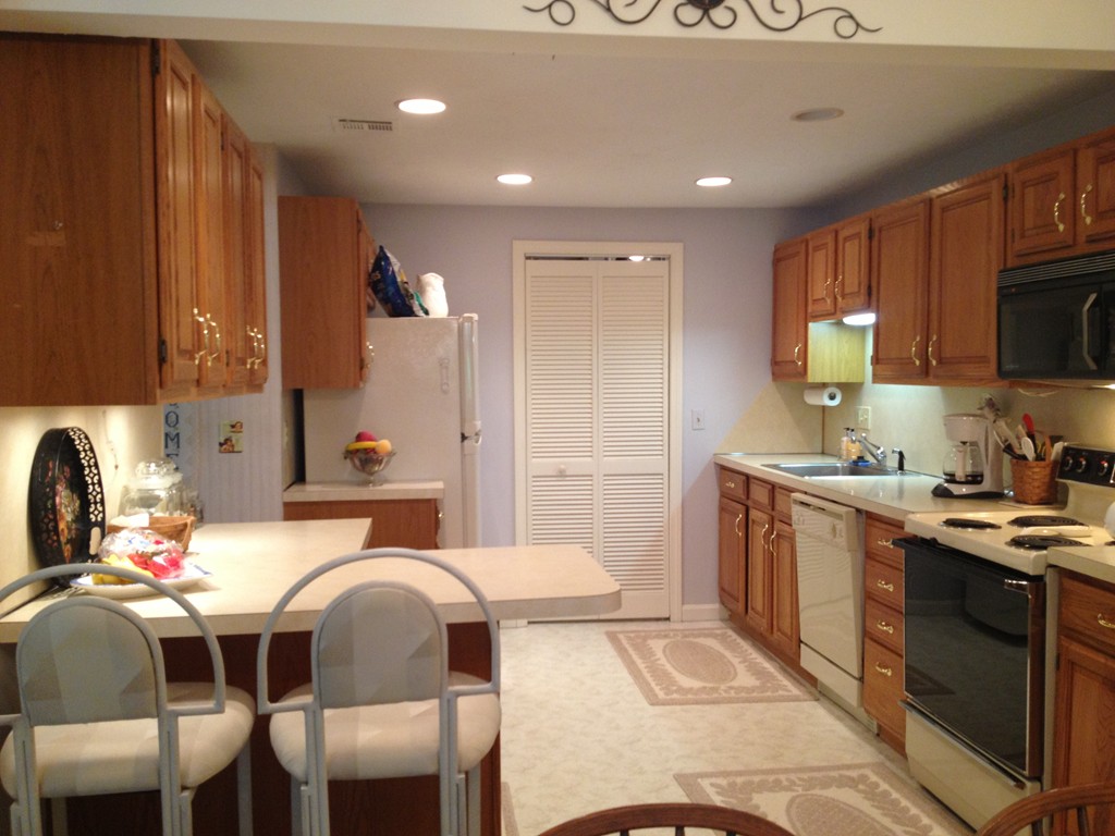 702 Ridgefield Circle, Unit D Clinton, MA 01510 - Photo 3 of 10 Gallery Image 3