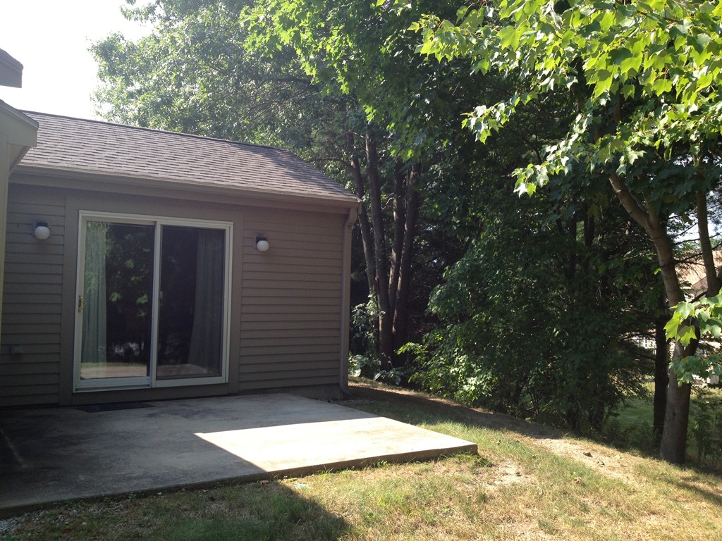 702 Ridgefield Circle, Unit D Clinton, MA 01510 - Photo 9 of 10 Gallery Image 9