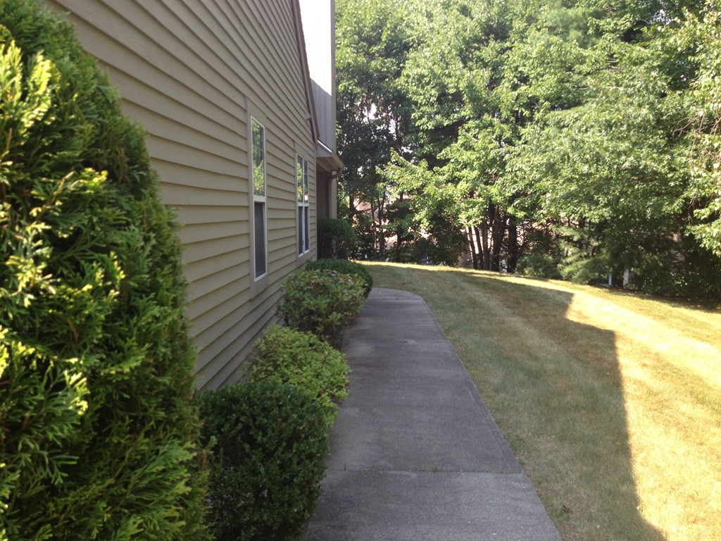 702 Ridgefield Circle, Unit D Clinton, MA 01510 - Photo 10 of 10 Gallery Image 10