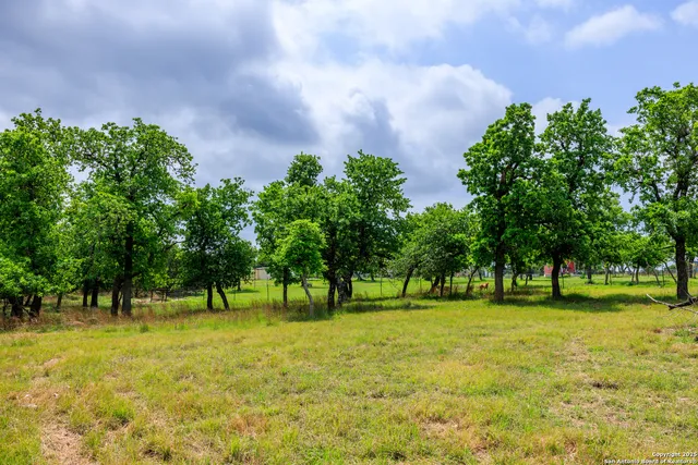 $1,095,000 | 2050 Adj Lane, Fredericksburg, TX 78624