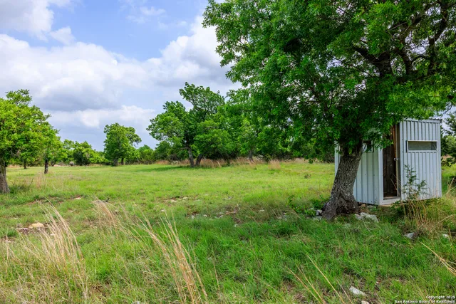 $1,095,000 | 2050 Adj Lane, Fredericksburg, TX 78624
