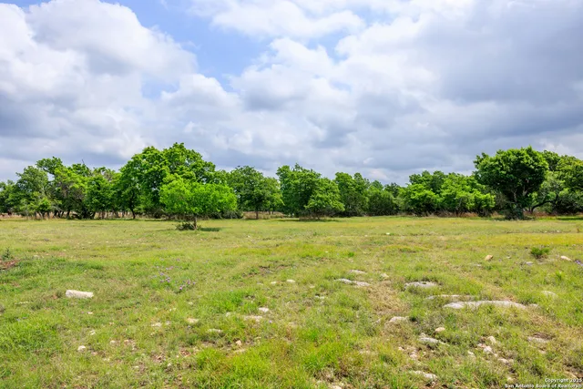 $1,095,000 | 2050 Adj Lane, Fredericksburg, TX 78624
