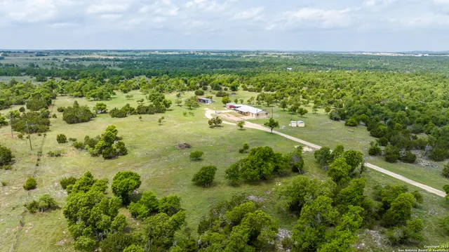 $1,095,000 | 2050 Adj Lane, Fredericksburg, TX 78624