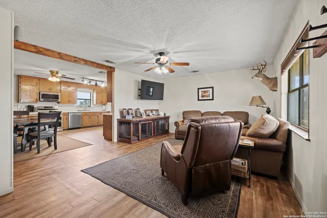 $1,095,000 | 2050 Adj Lane, Fredericksburg, TX 78624