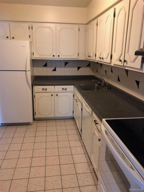 31993 West 12 Mile Road, Unit 306 Farmington, MI 48334 - Photo 7 of 18