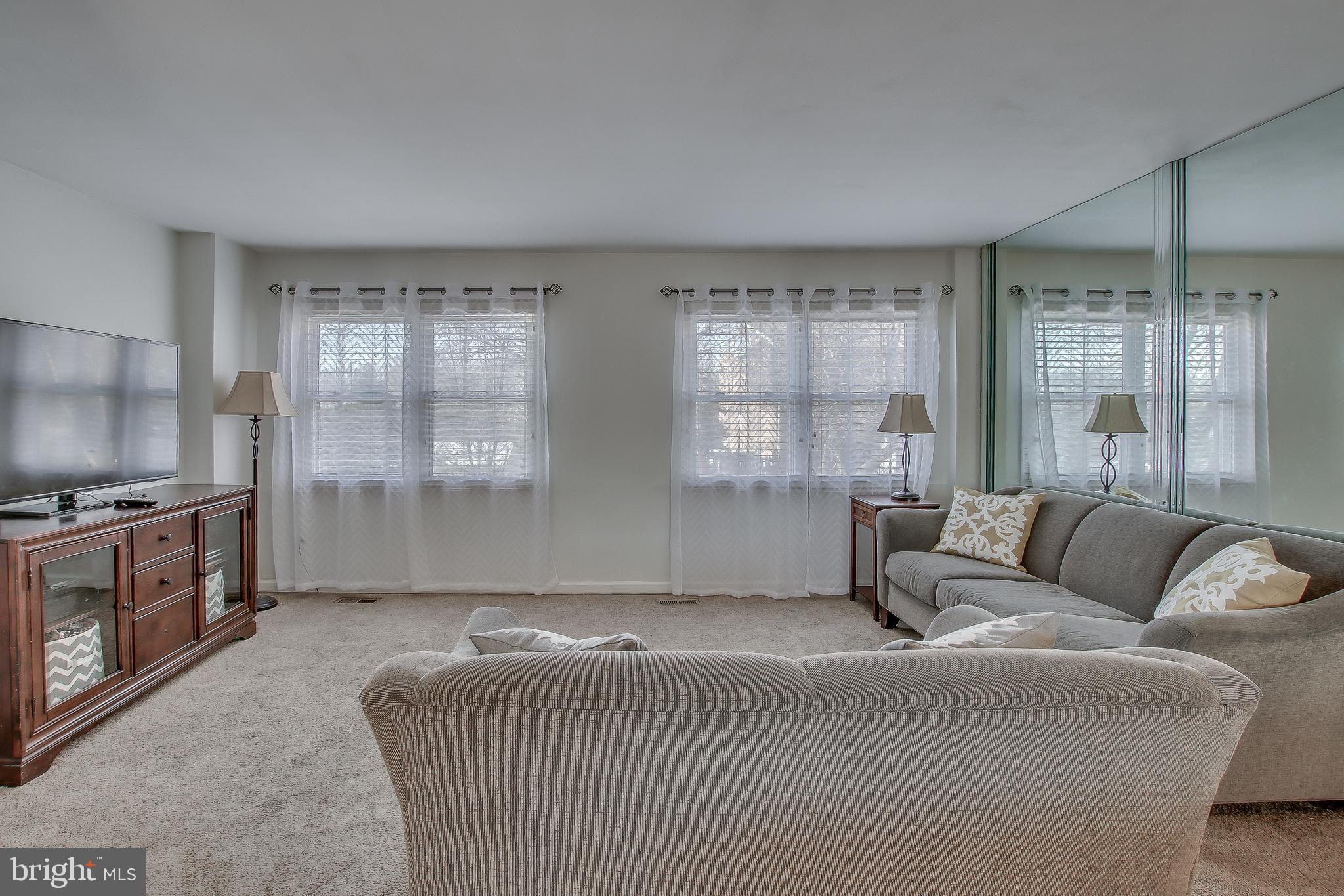 3126 Birch Road Philadelphia, PA 19154 - Photo 2 of 21 Living Room