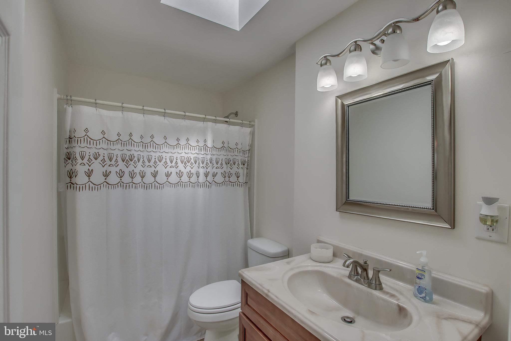 3126 Birch Road Philadelphia, PA 19154 - Photo 15 of 21 Bathroom