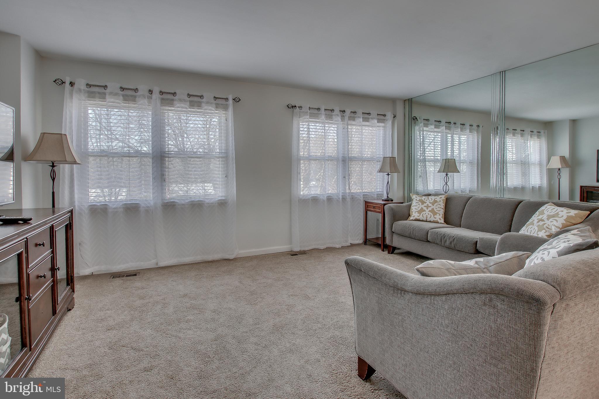 3126 Birch Road Philadelphia, PA 19154 - Photo 3 of 21 Living Room