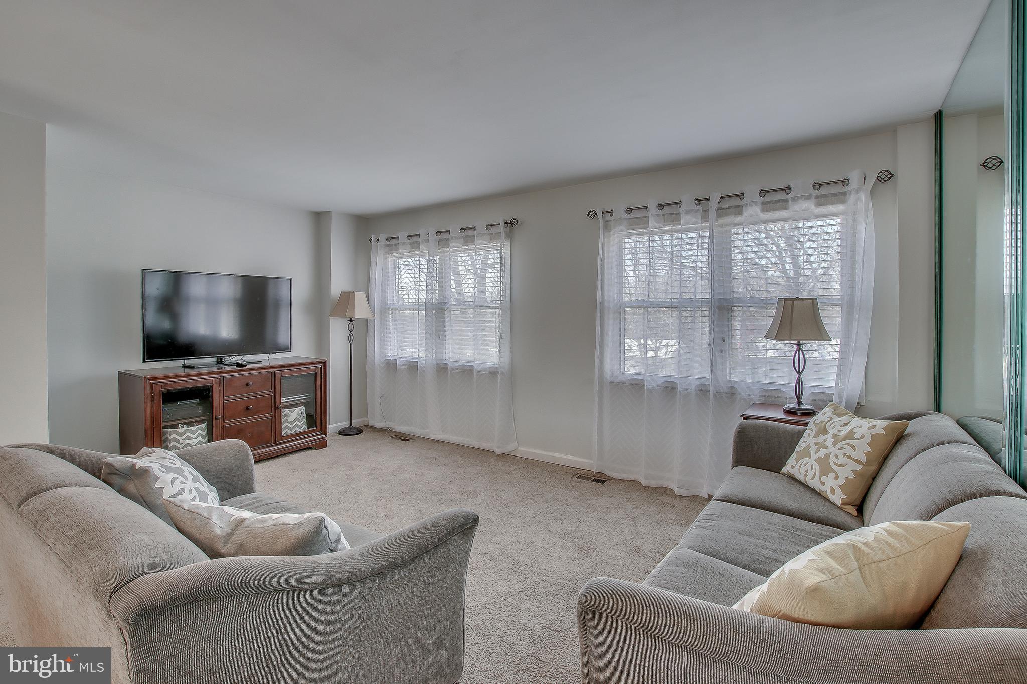 3126 Birch Road Philadelphia, PA 19154 - Photo 4 of 21 Living Room