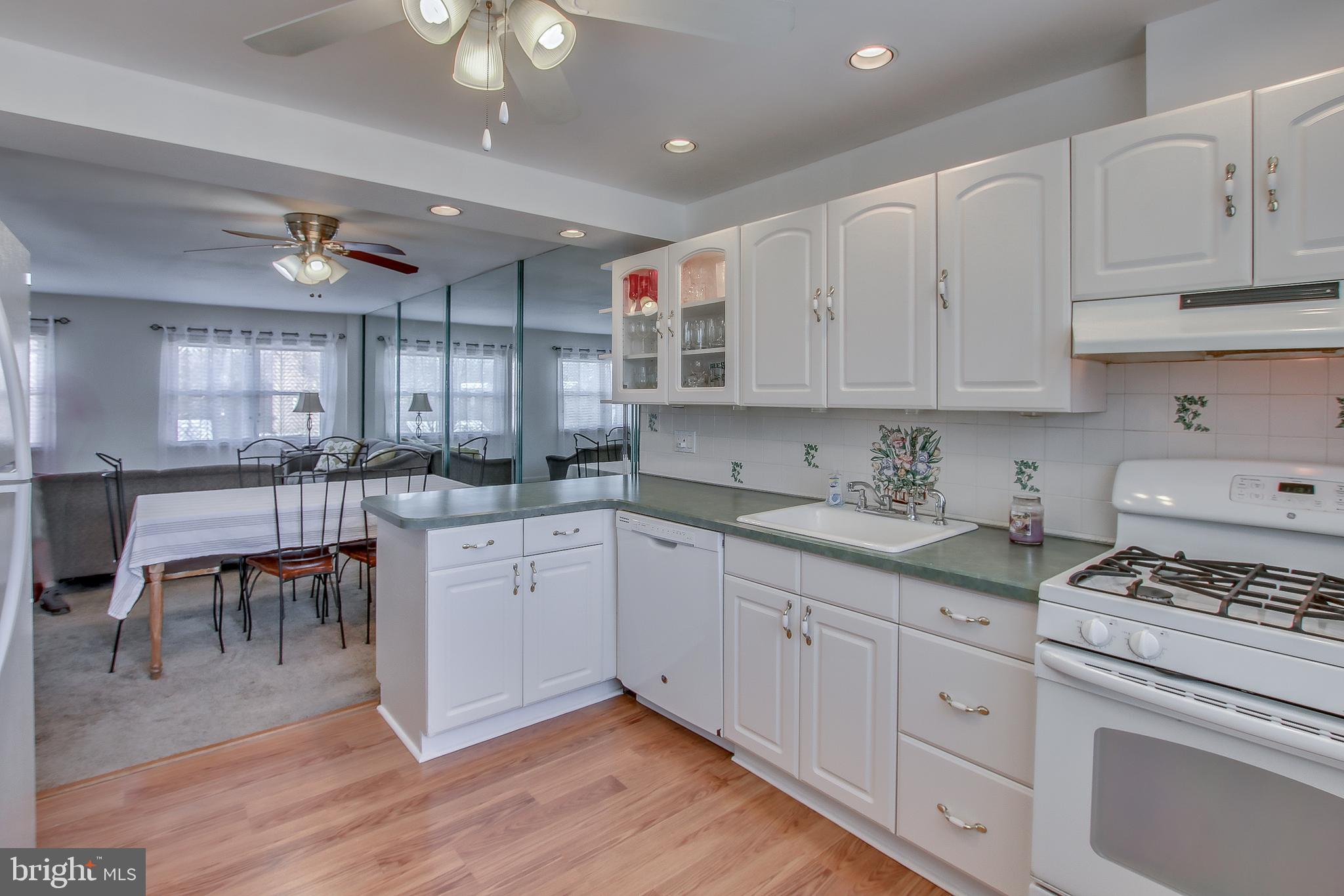 3126 Birch Road Philadelphia, PA 19154 - Photo 8 of 21 Kitchen