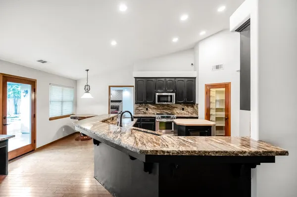 $660,000 | 5417 West Buena Vista Avenue, Visalia, CA 93291