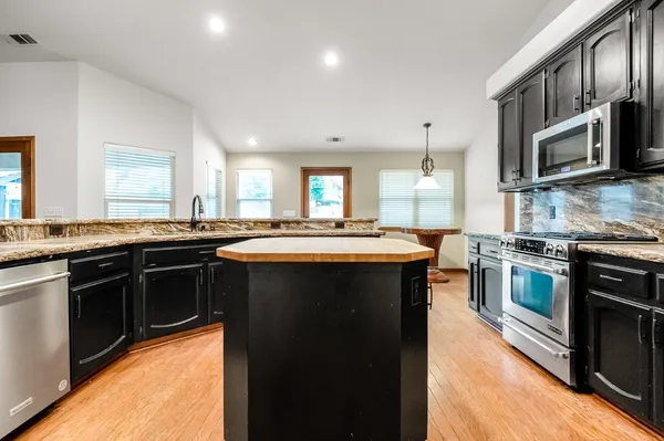 $660,000 | 5417 West Buena Vista Avenue, Visalia, CA 93291