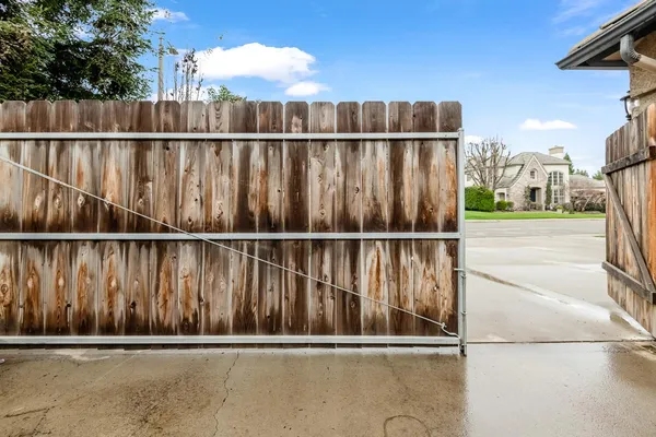 $660,000 | 5417 West Buena Vista Avenue, Visalia, CA 93291