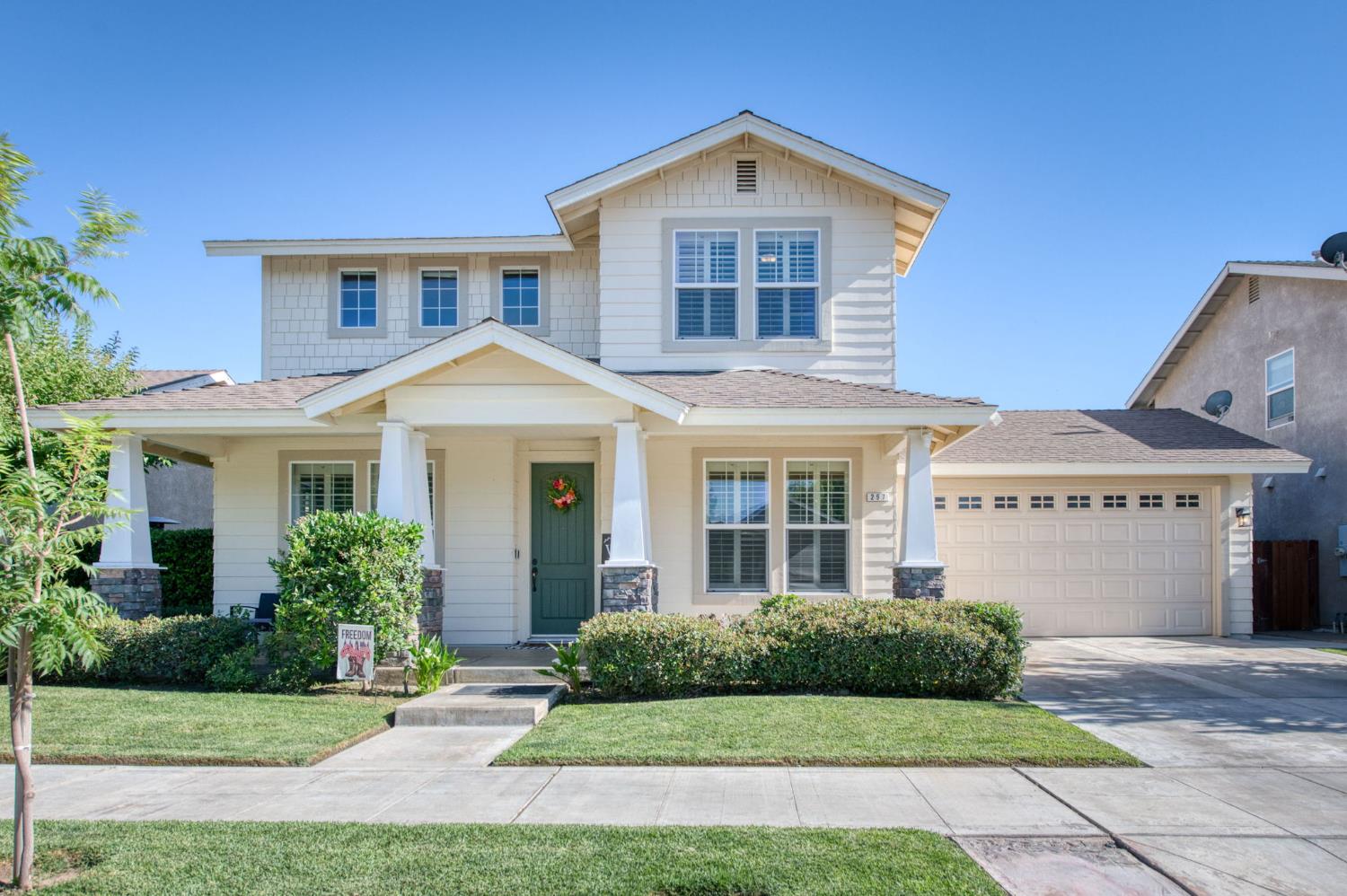 297 West Lilac Avenue Reedley, CA 93654 - Photo 3 of 63