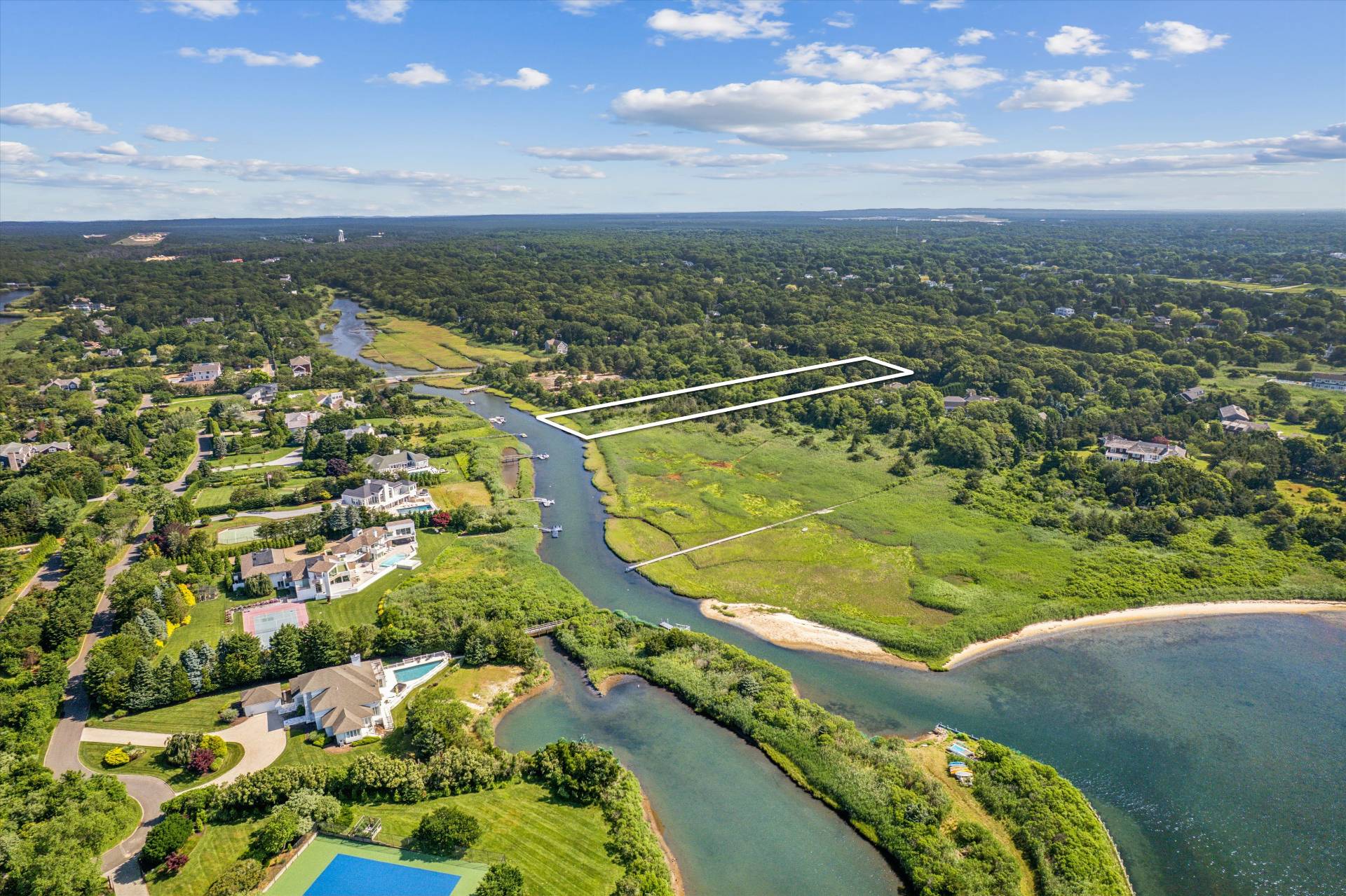 27 Jagger Lane Westhampton, NY 11977 - Photo 5 of 12 a view of a city