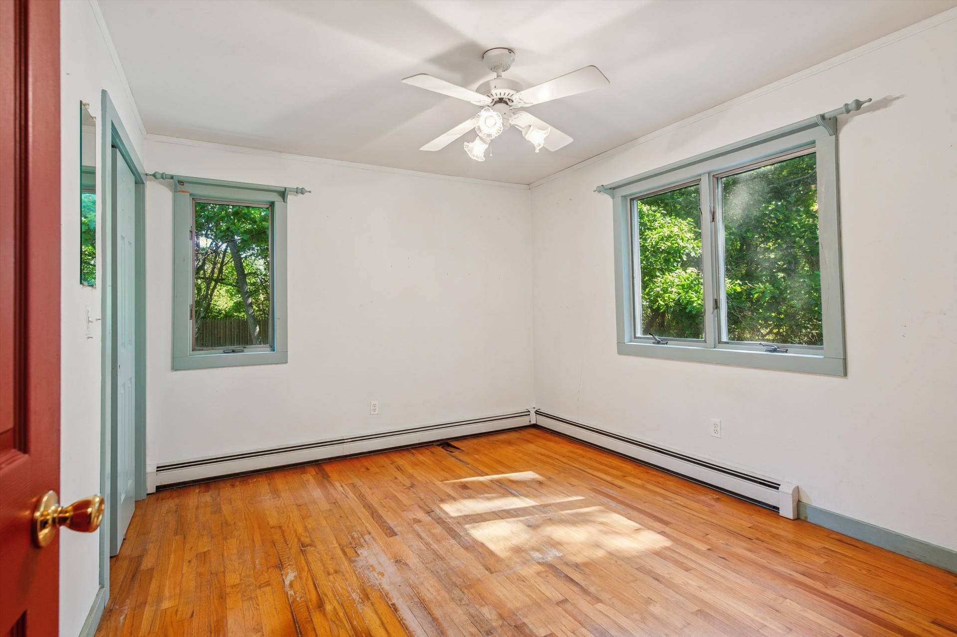 27 Jagger Lane Westhampton, NY 11977 - Photo 9 of 12 an empty room with a window