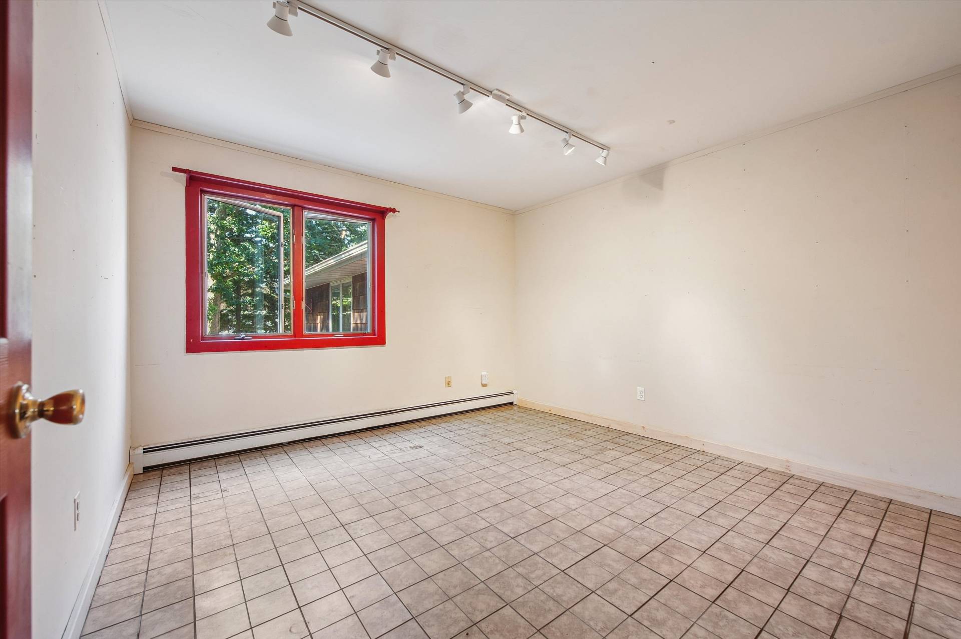 27 Jagger Lane Westhampton, NY 11977 - Photo 10 of 12 an empty room with windows