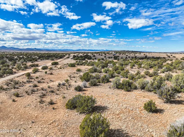 a view of a sky view