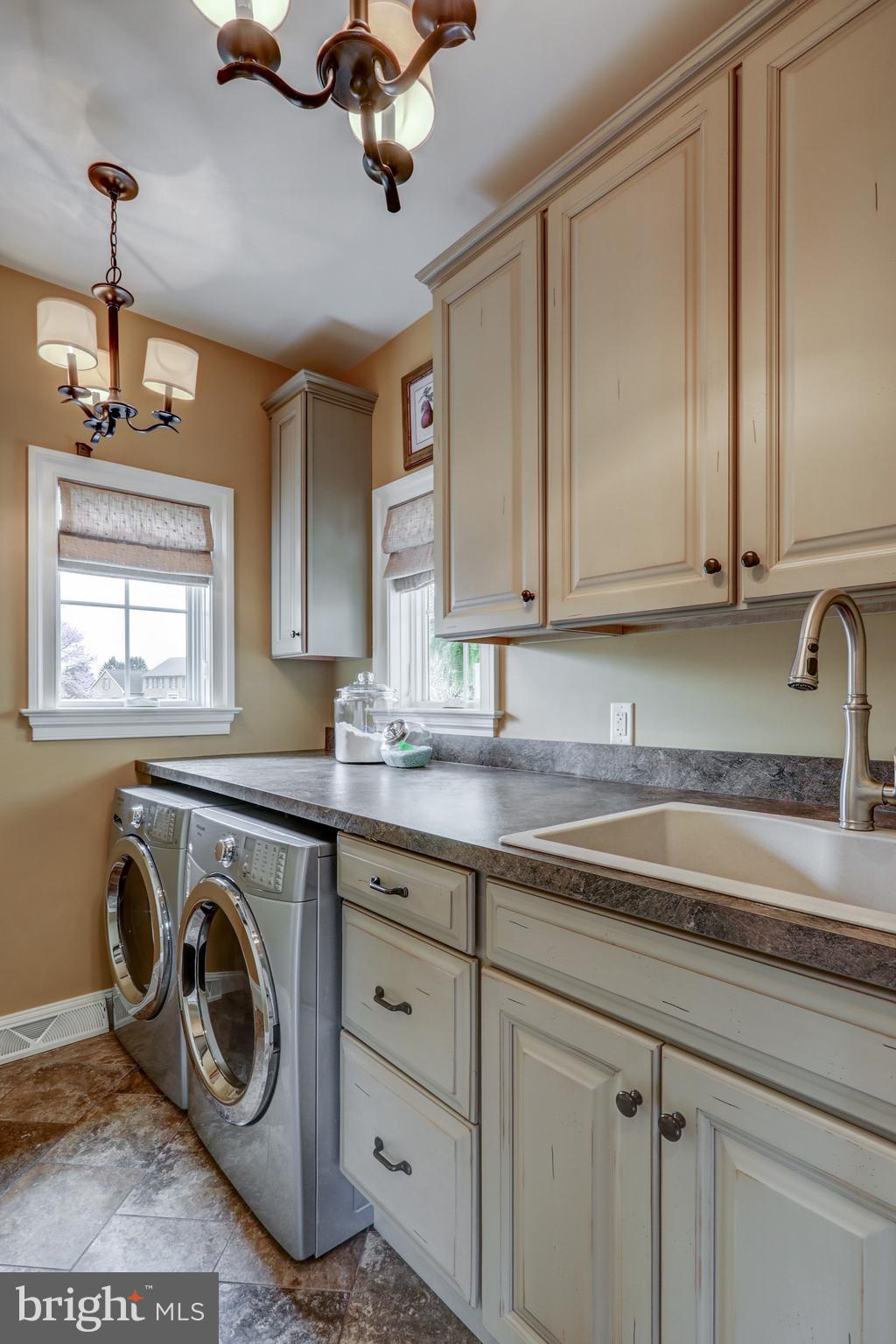 345 Harvest Drive Lititz, PA 17543 - Photo 32 of 112 Laundry Room