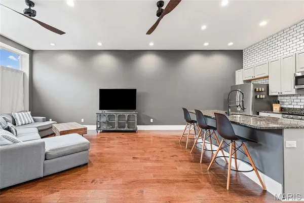 $292,500 | 4418 Connecticut Street, St. Louis, MO 63116