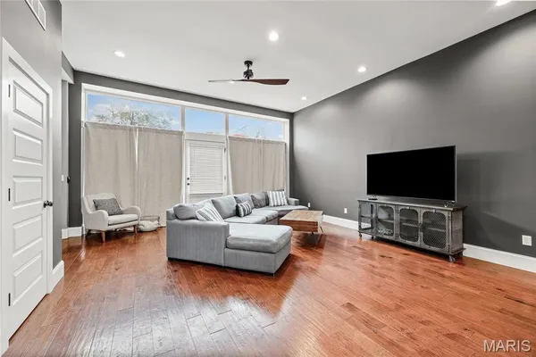 $292,500 | 4418 Connecticut Street, St. Louis, MO 63116