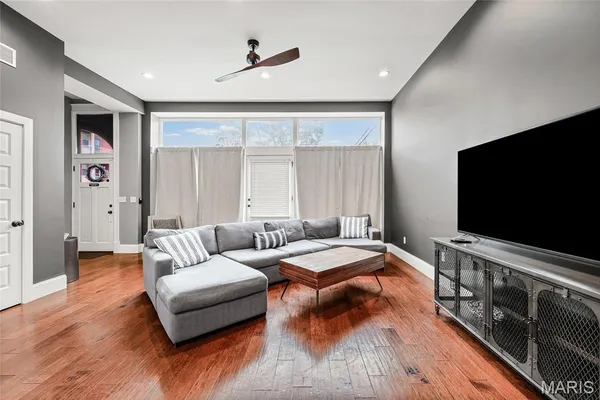 $292,500 | 4418 Connecticut Street, St. Louis, MO 63116