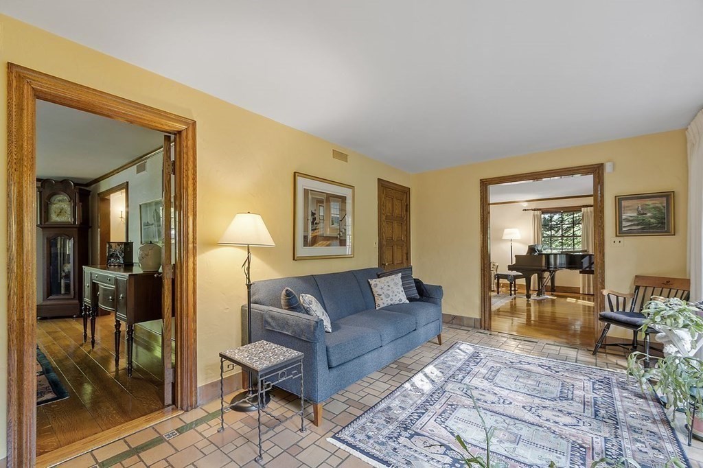 9 Aylesbury Road Worcester, MA 01609 - Photo 21 of 40 a living room with furniture and a wooden floor
