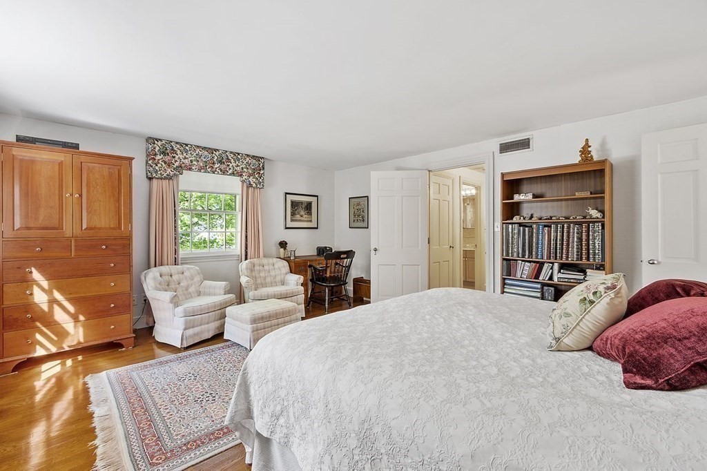 9 Aylesbury Road Worcester, MA 01609 - Photo 31 of 40 a bed room with two bed and a couch