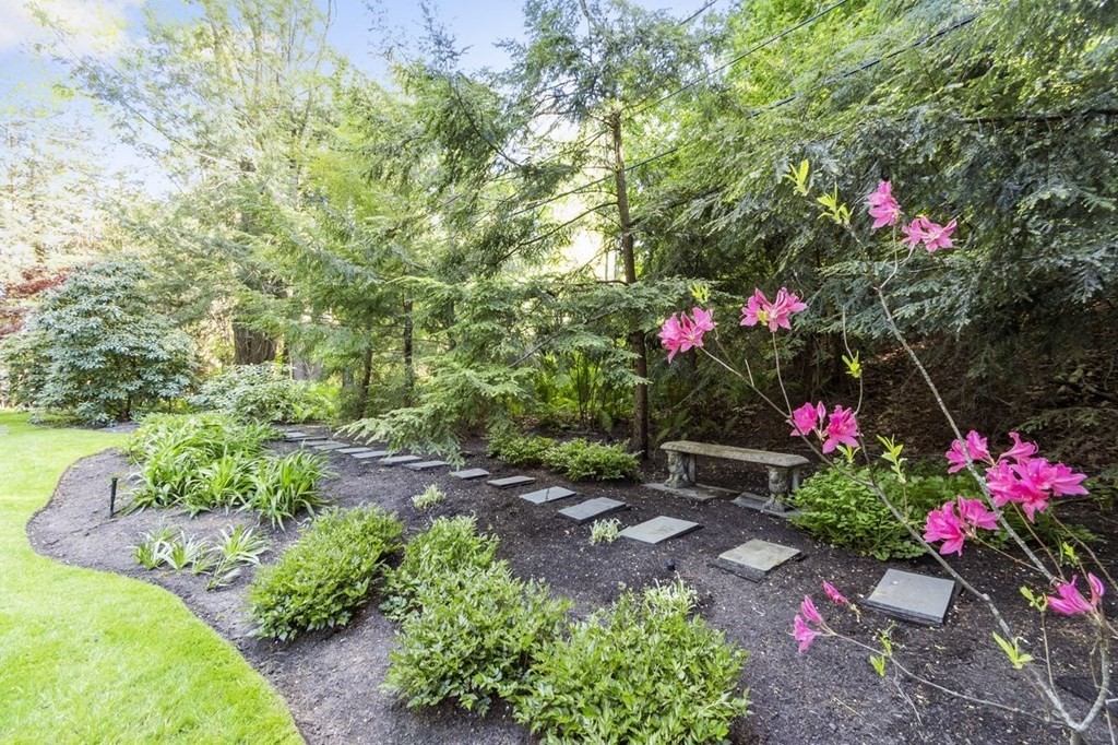 9 Aylesbury Road Worcester, MA 01609 - Photo 5 of 40 a front view of a house with a yard