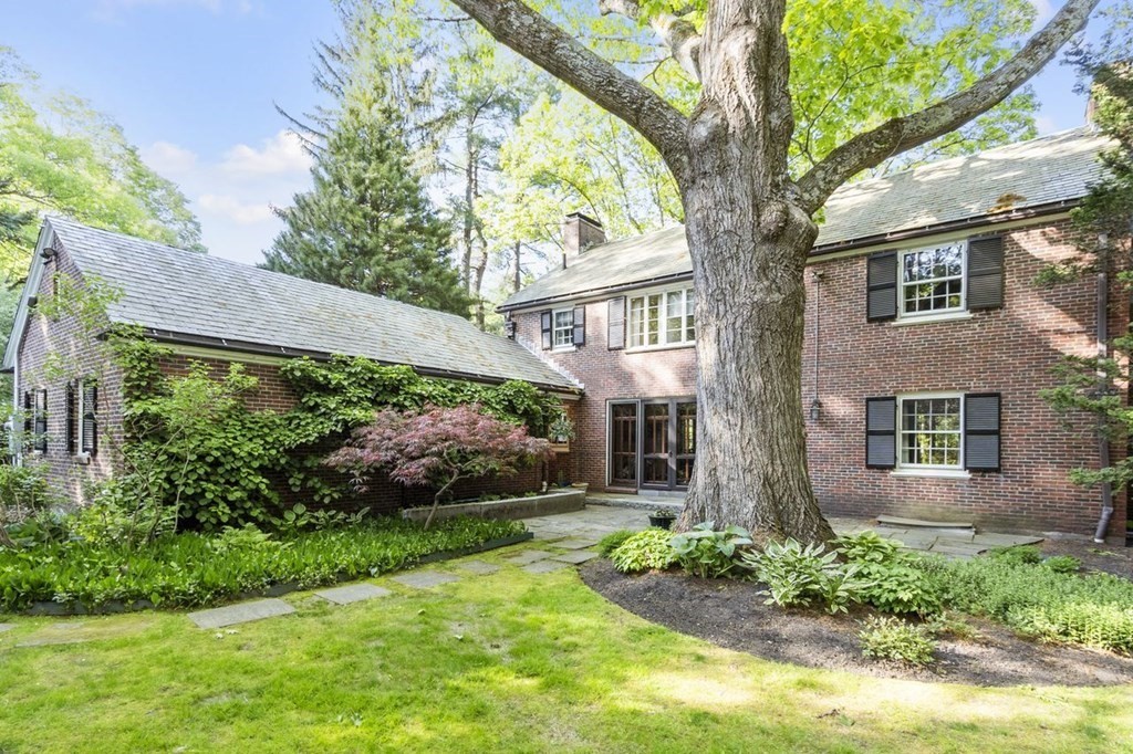 9 Aylesbury Road Worcester, MA 01609 - Photo 6 of 40 a front view of a house with a yard