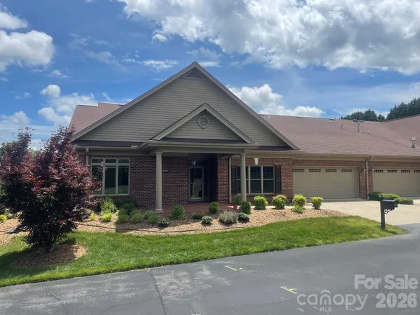 $399,900 | 473 26th Avenue Northeast, Hickory, NC 28601