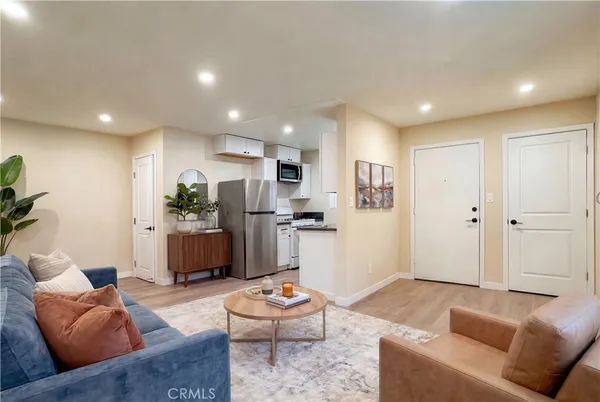 $2,000 | 6911 Ben, Unit 1, North Hollywood, CA 91605