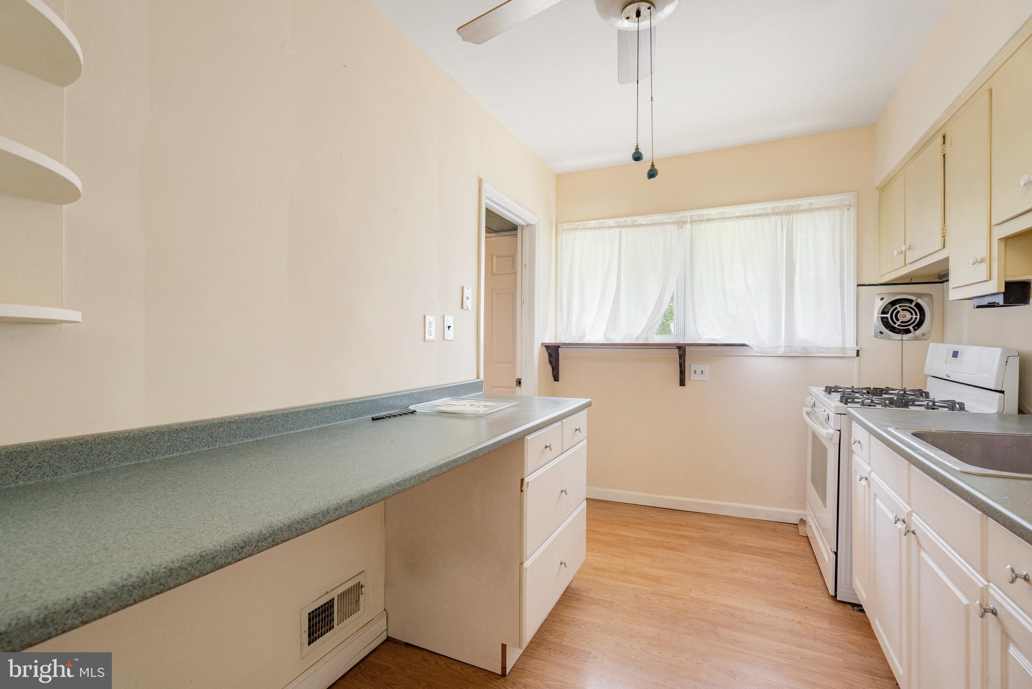 2000 Longview Court Baltimore, MD 21237 - Photo 12 of 33