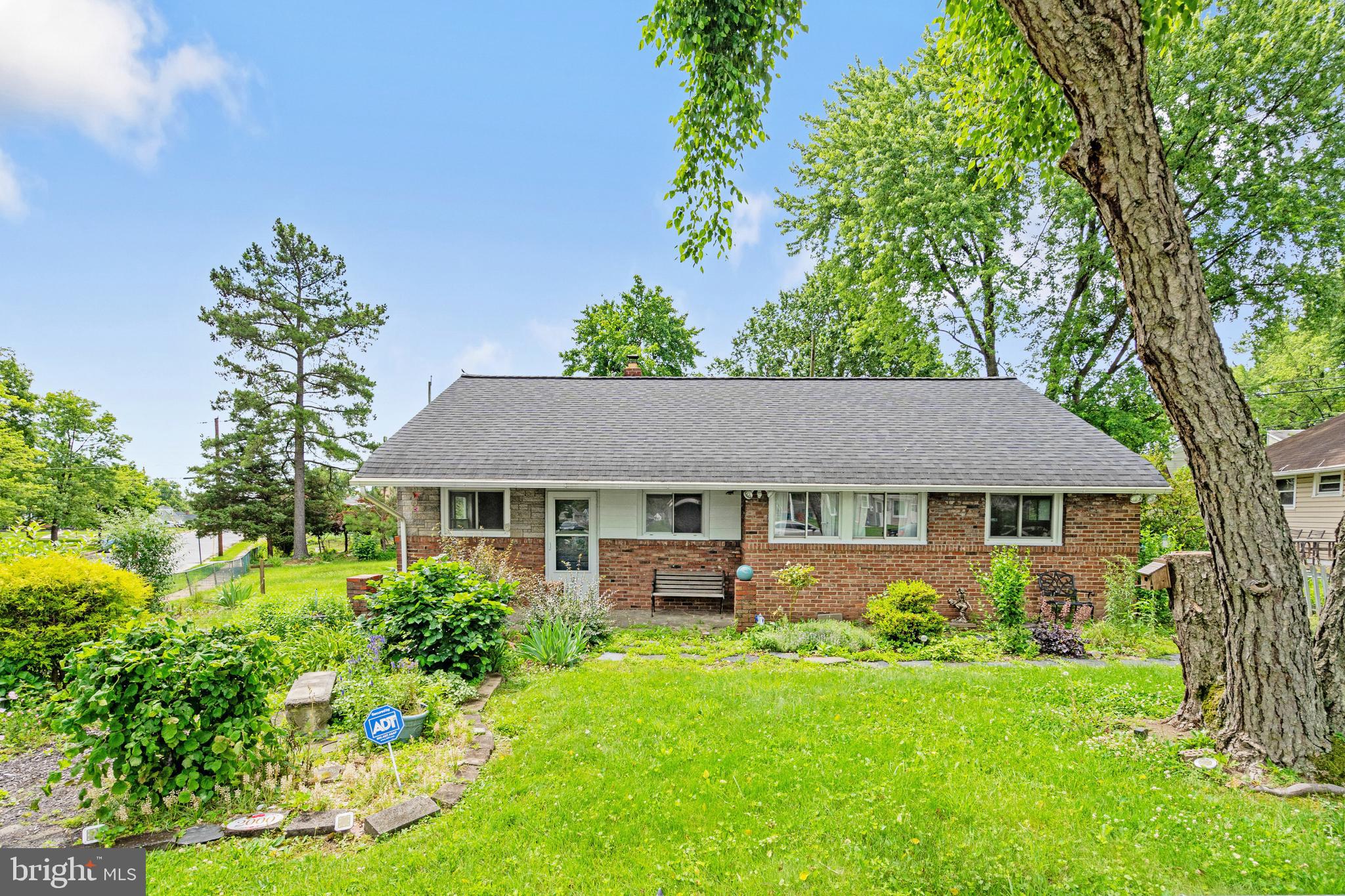 2000 Longview Court Baltimore, MD 21237 - Photo 2 of 33