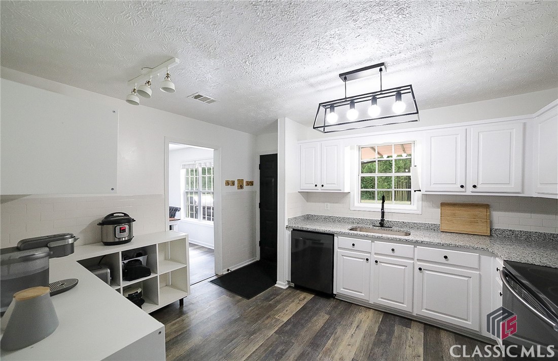 412 Foxdale Road Winder, GA 30680 - Photo 15 of 55