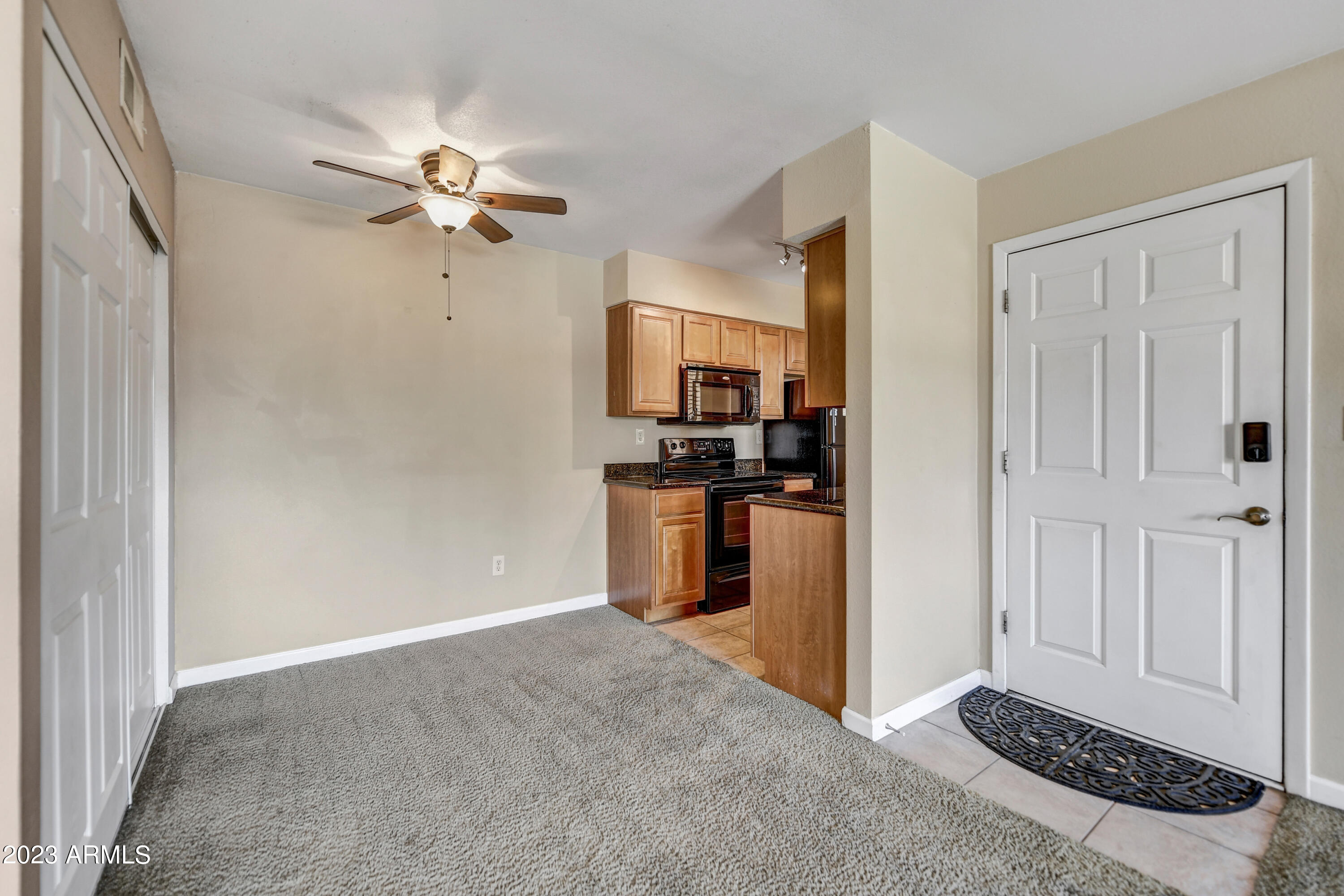 5877 North Granite Reef Road, Unit 2226 Scottsdale, AZ 85250 - Photo 4 of 15 Dining off Kitchen