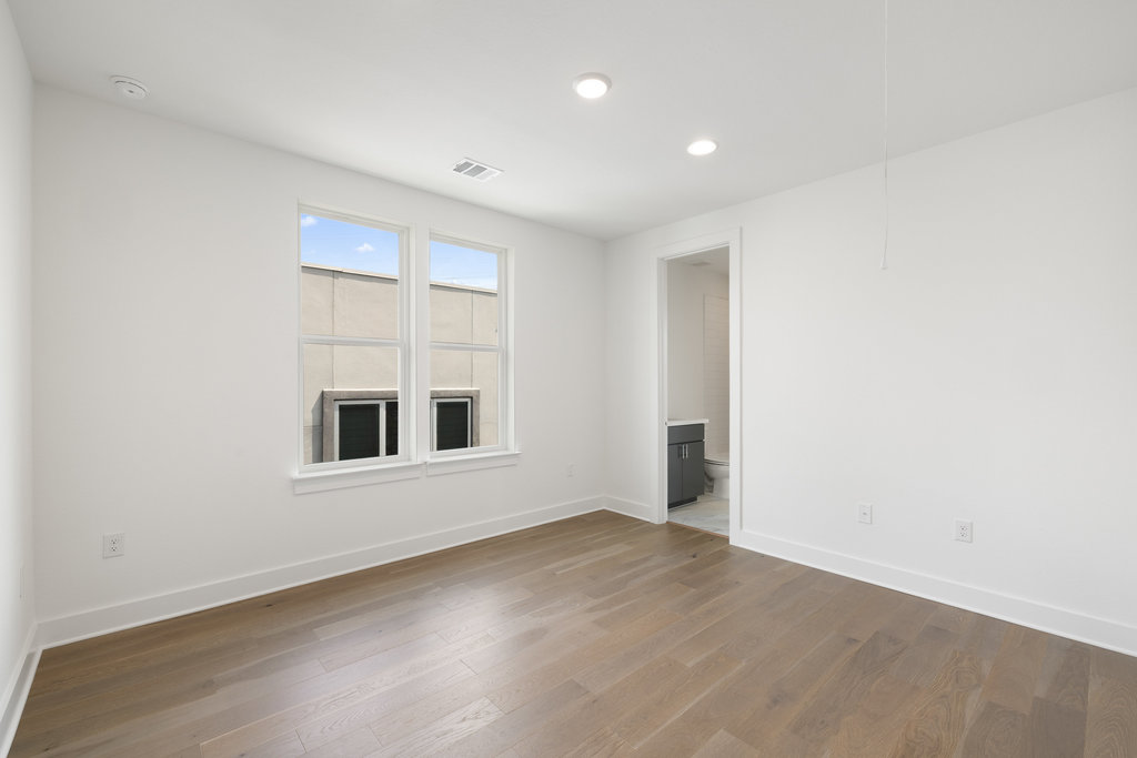 7321 Annette Cove Austin, TX 78724 - Photo 13 of 40 Perfect space for a home office or remote work setup.
