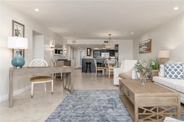 $4,000 | 415 Northwest North River Drive, Unit 302, Stuart, FL 34994